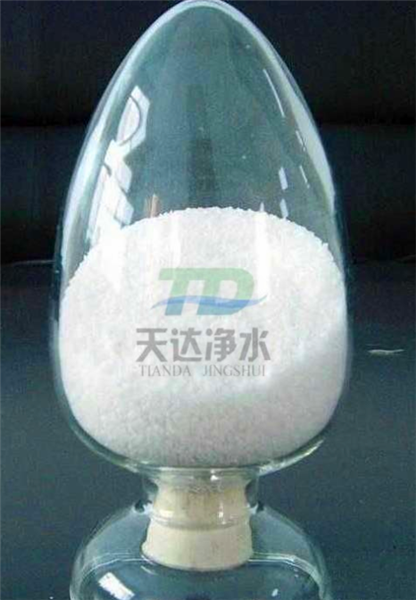 ���þ۱�ϩ������ˮ��Һ�r(sh��)ע�����(xi��ng)